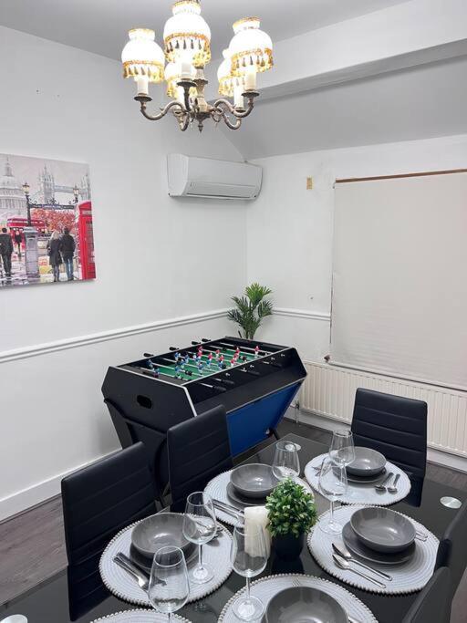 Spacious 3 Bed Flat - Beach Nearby - No Pets Southend-on-Sea Exterior foto