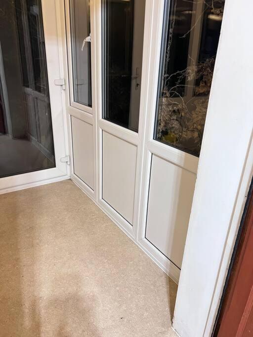 Spacious 3 Bed Flat - Beach Nearby - No Pets Southend-on-Sea Exterior foto