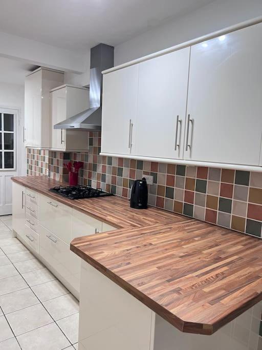 Spacious 3 Bed Flat - Beach Nearby - No Pets Southend-on-Sea Exterior foto