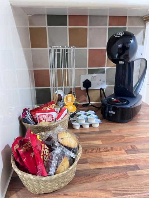 Spacious 3 Bed Flat - Beach Nearby - No Pets Southend-on-Sea Exterior foto