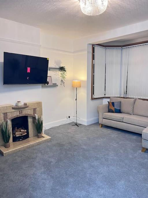 Spacious 3 Bed Flat - Beach Nearby - No Pets Southend-on-Sea Exterior foto